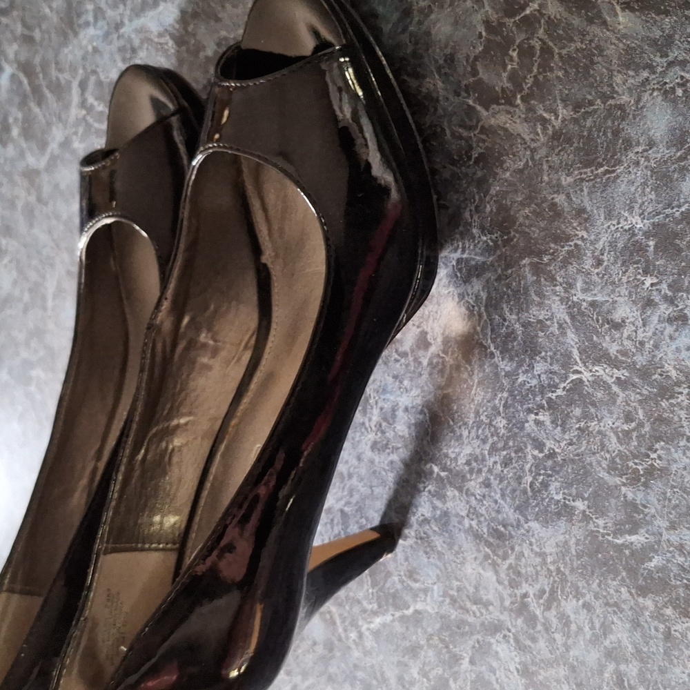 womans shoes sizes 7.5 and 10. youth sneakers size 12